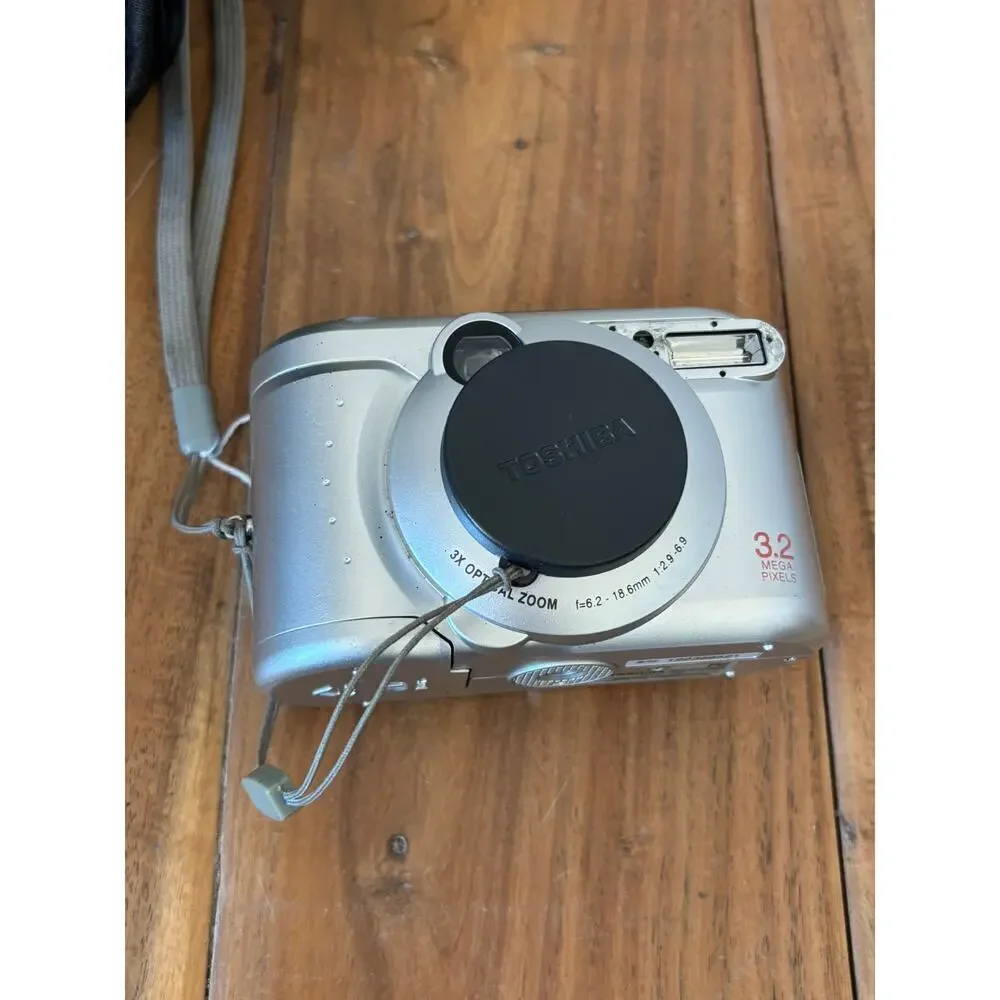Toshiba PDR- 3320 3.2 MP Digital Camera
